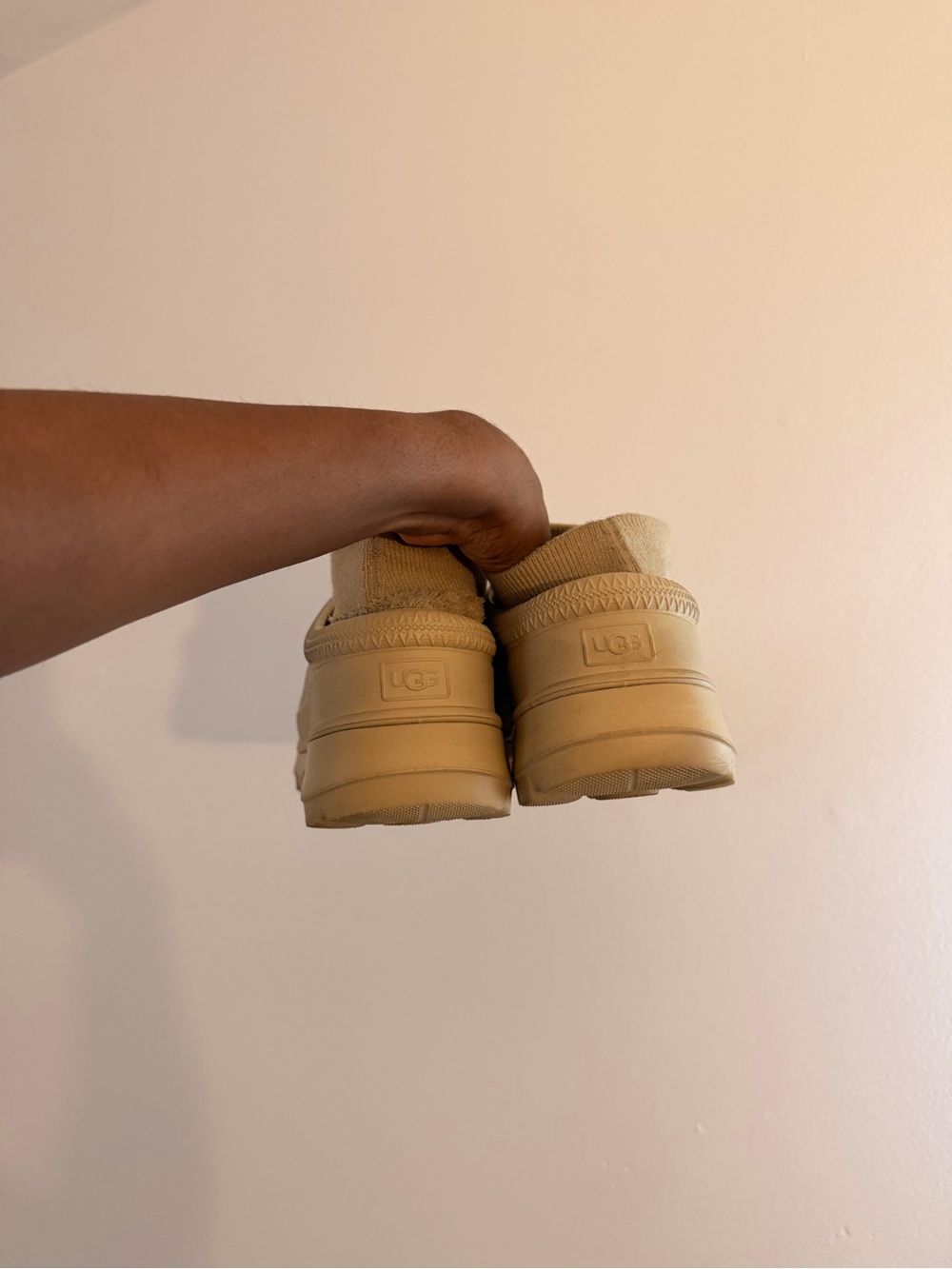 UGG Tasman X clogs in Neutral Tan - Picture 8 of 10